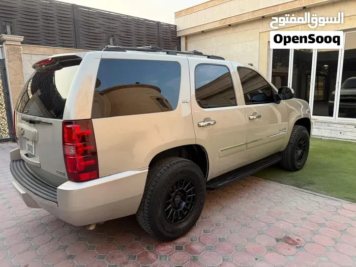 Chevrolet Tahoe 2011 photo 2