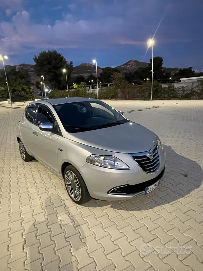 Lancia Ypsilon 2011 photo 2