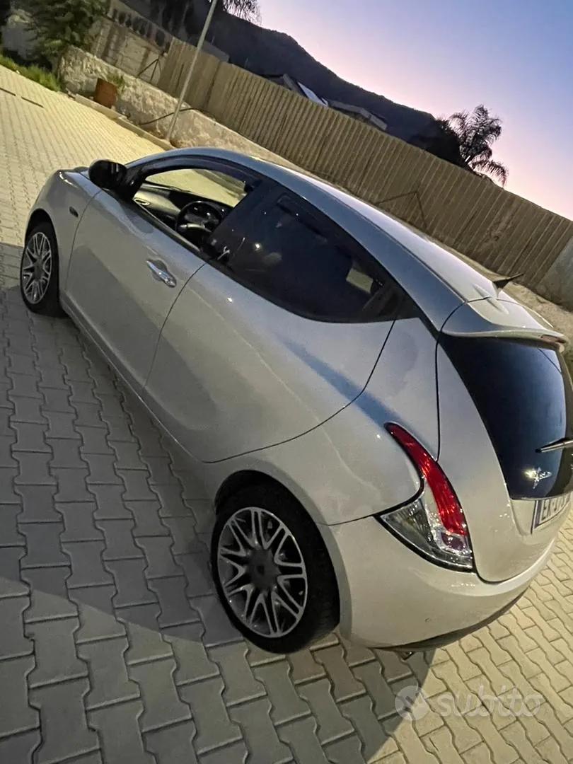 Lancia Ypsilon