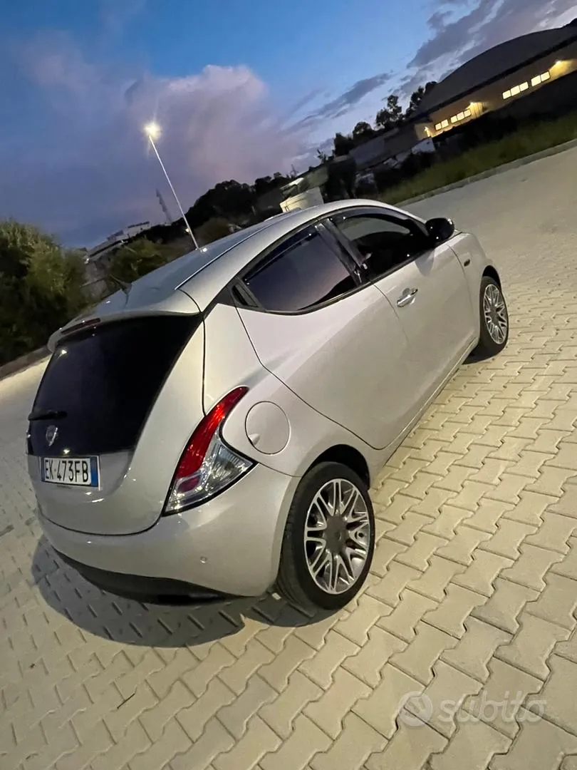 Lancia Ypsilon 2011 photo 3