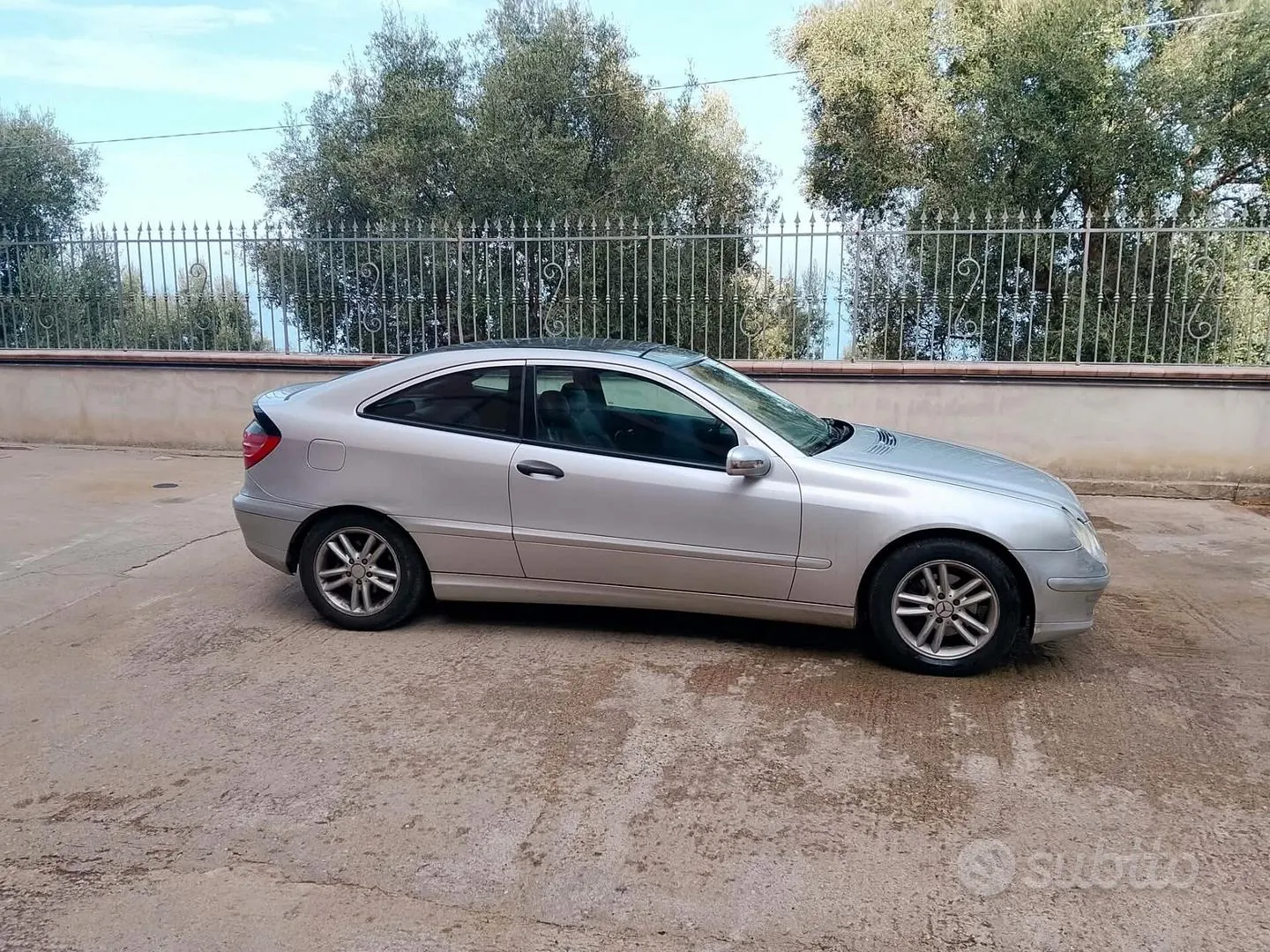 Mercedes-Benz C-Class 2002 photo 2