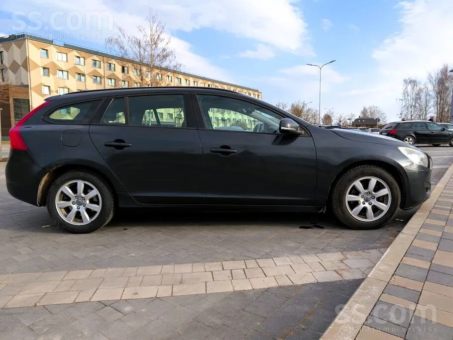 Volvo V60 2013 photo 2