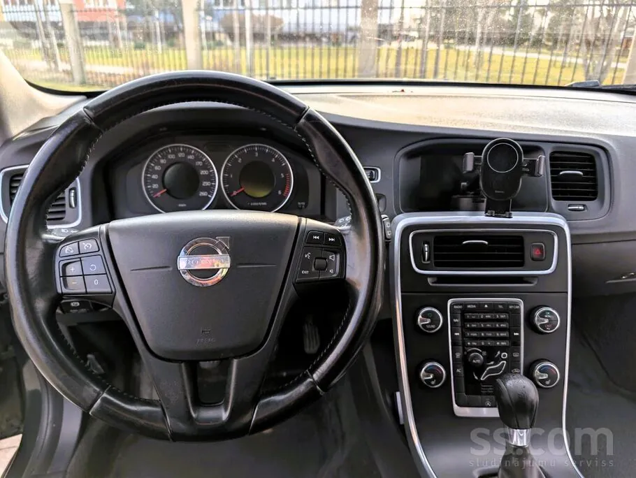 Volvo V60 2013 photo 4