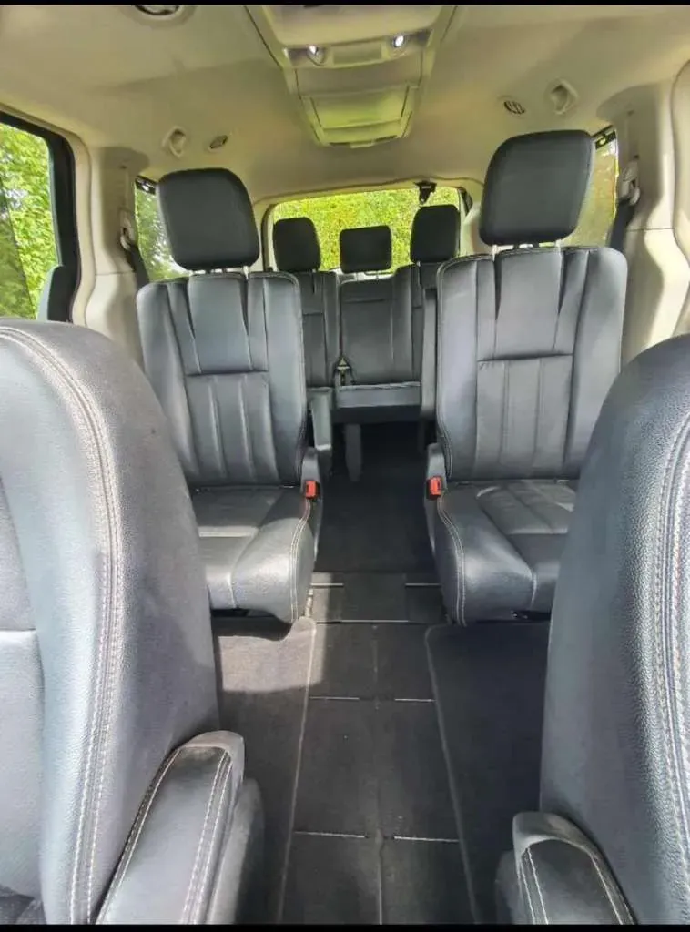 Lancia Voyager 2012 photo 3