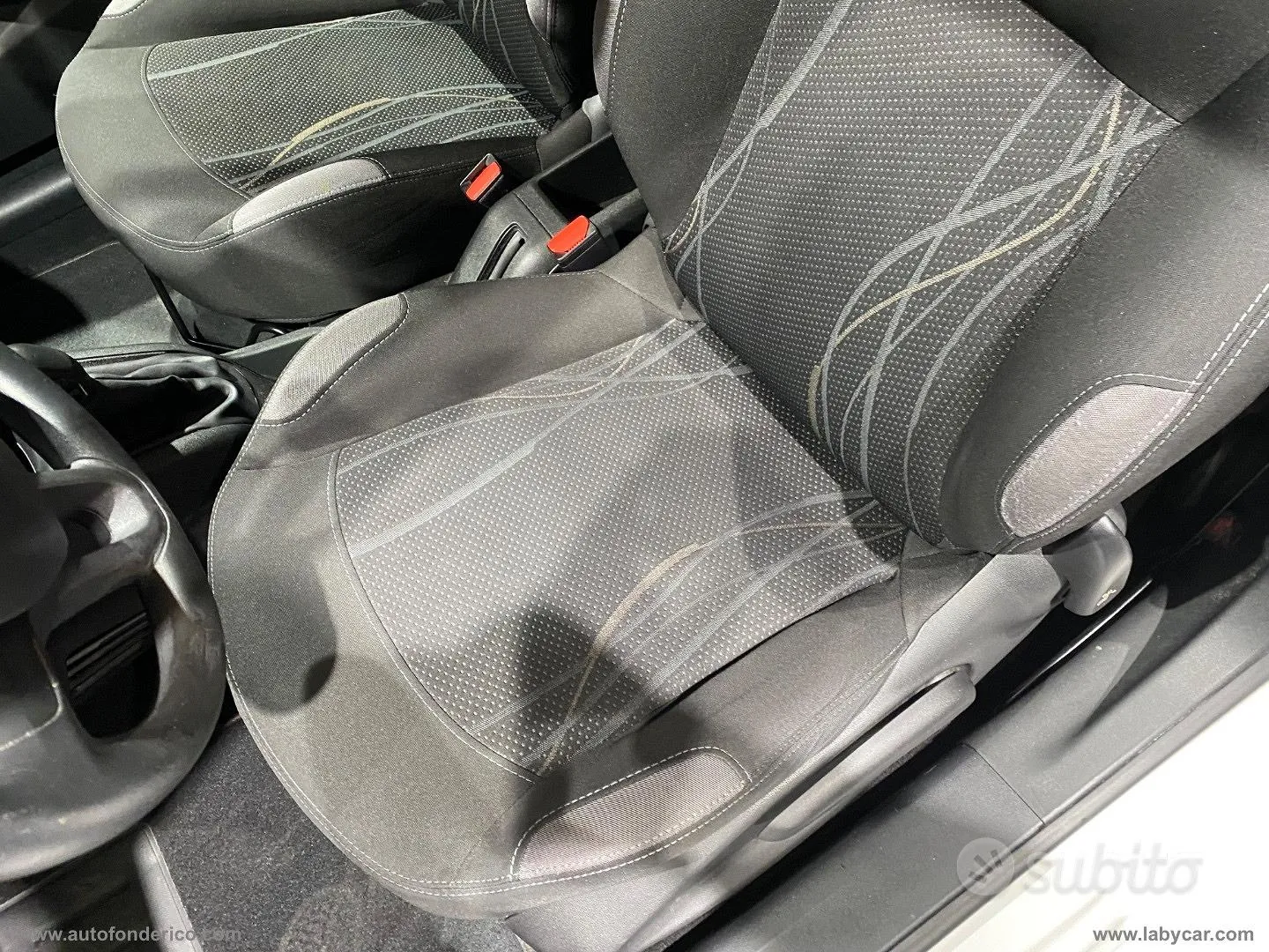 Peugeot 208 2013 photo 5