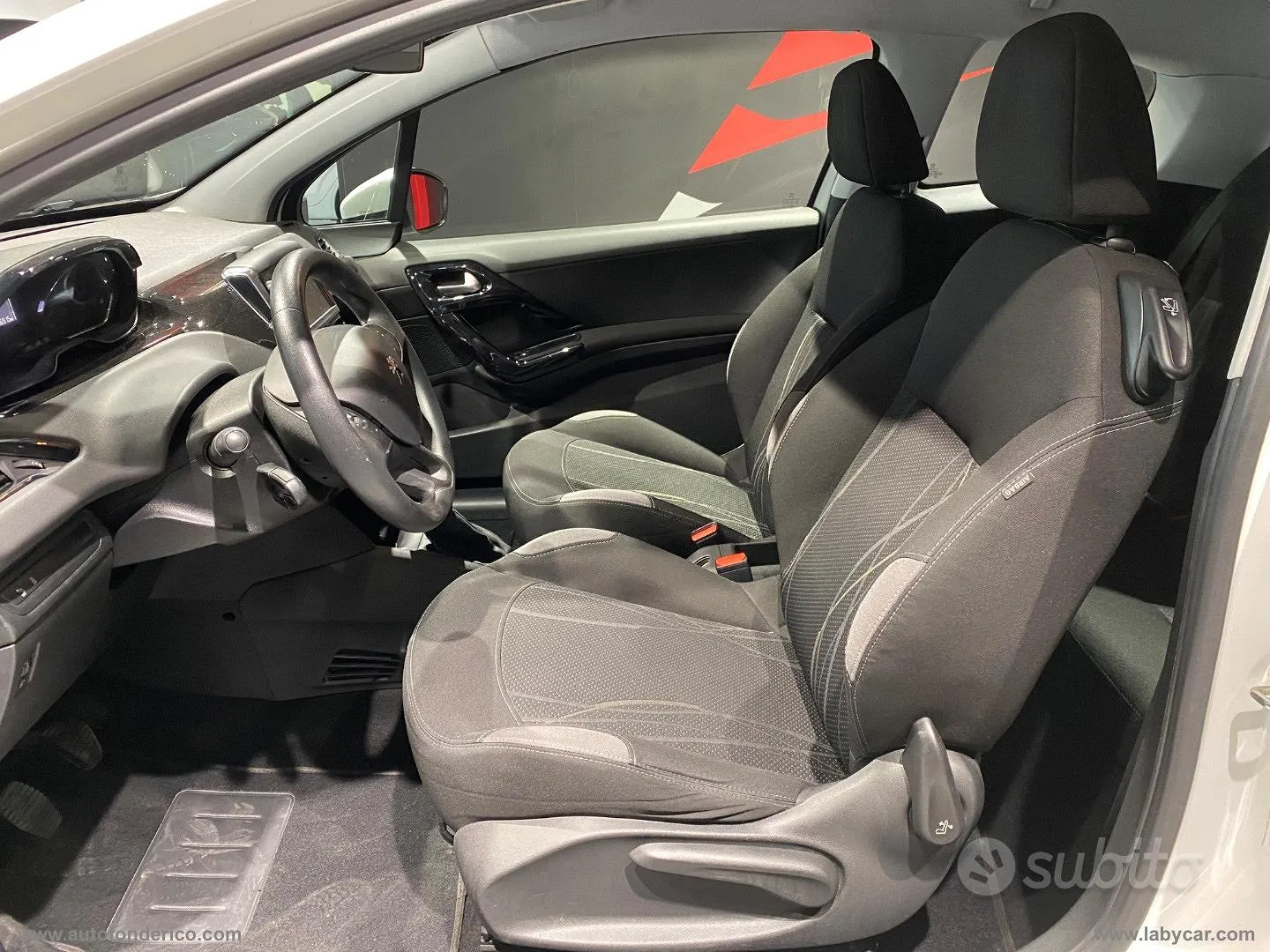 Peugeot 208 2013 photo 3