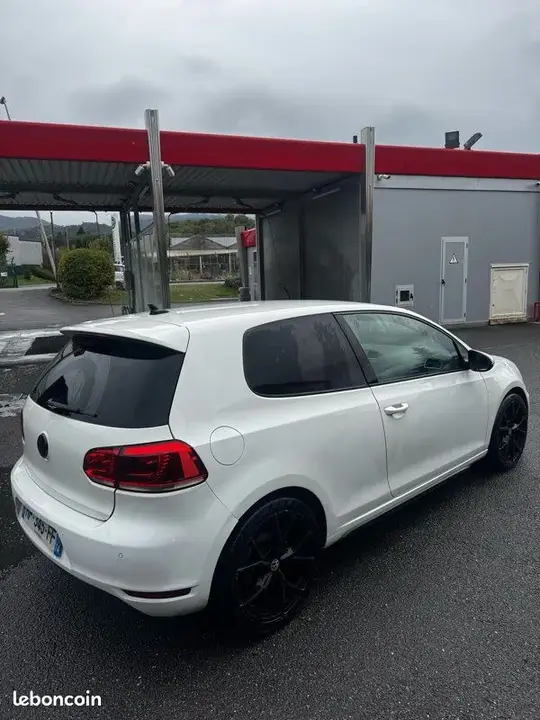 Volkswagen Golf 2010 photo 3