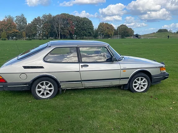 Saab 900
