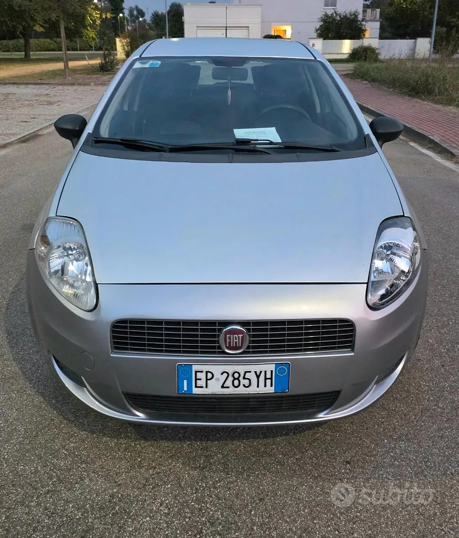 Fiat Grande Punto 2013 photo 2