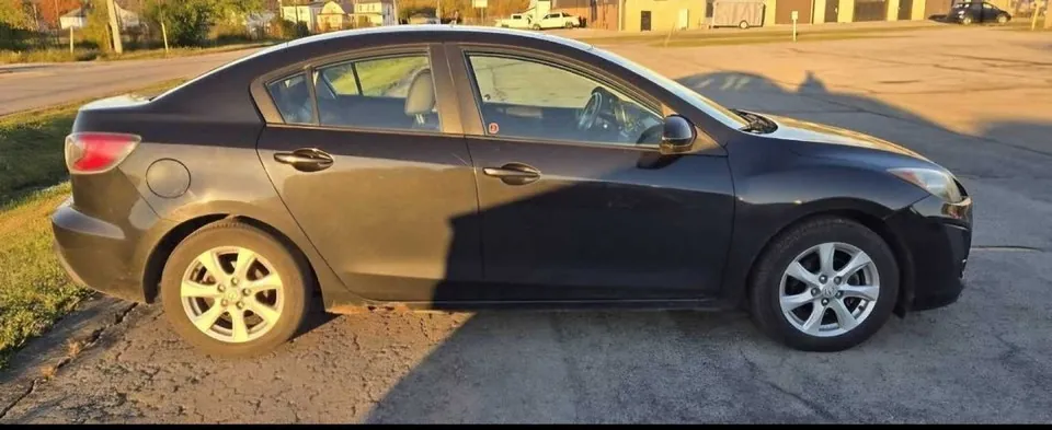 Mazda 3 2011 photo 2