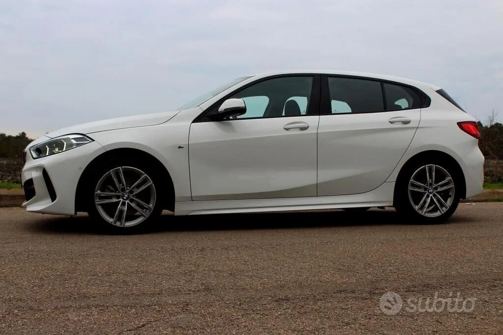 BMW 1 Series 2022 photo 2