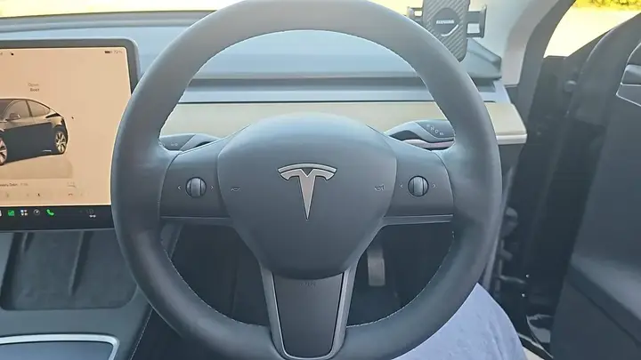 Tesla Model Y 2023 photo 4