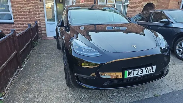 Tesla Model Y 2023 photo 2