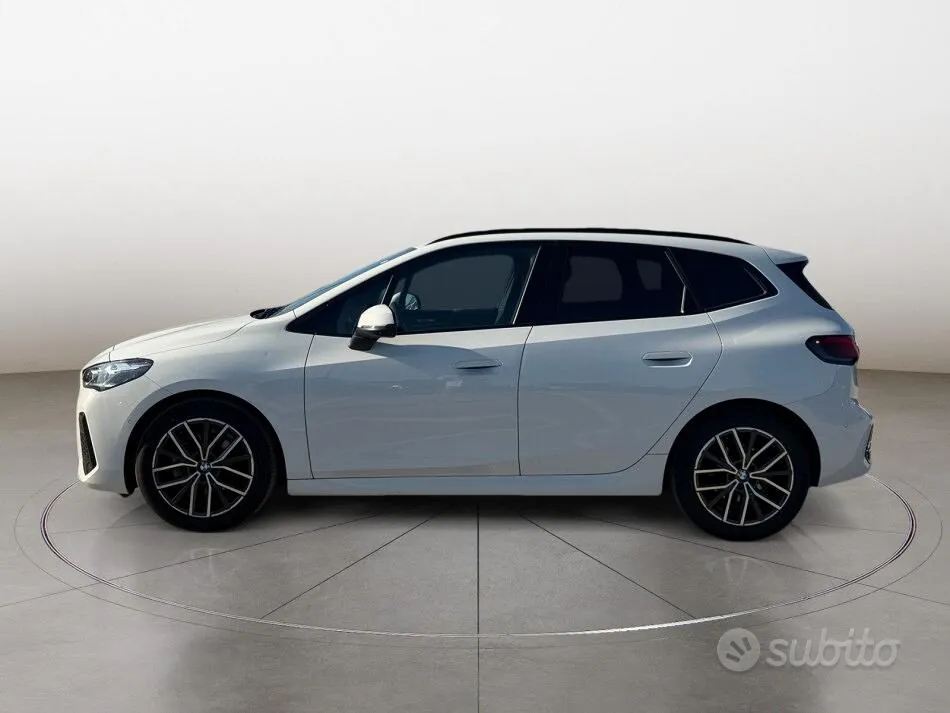 BMW 218D Active Tourer 2026 photo 2