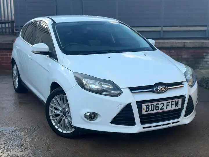 Ford Focus 2012 photo 2