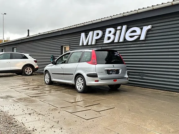 Peugeot 206 2002 photo 3