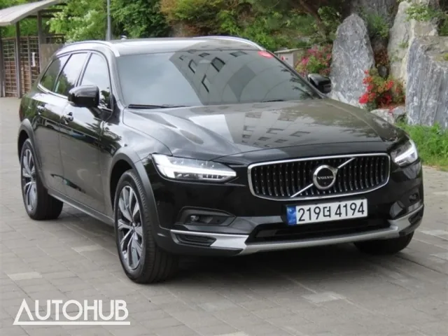Volvo V90 2023 photo 2