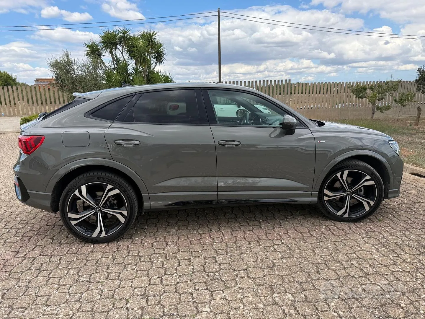 Audi Q3 2022 photo 2