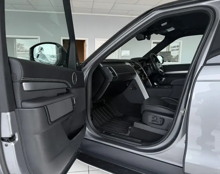 Land Rover Discovery 2023 photo 4