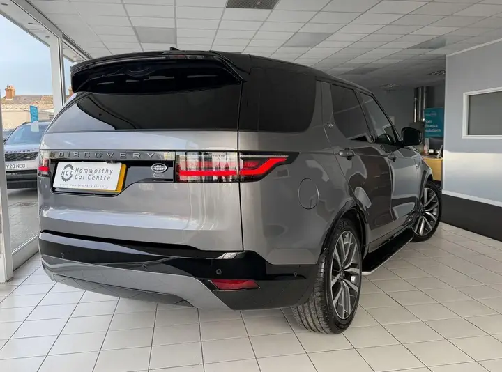 Land Rover Discovery 2023 photo 2