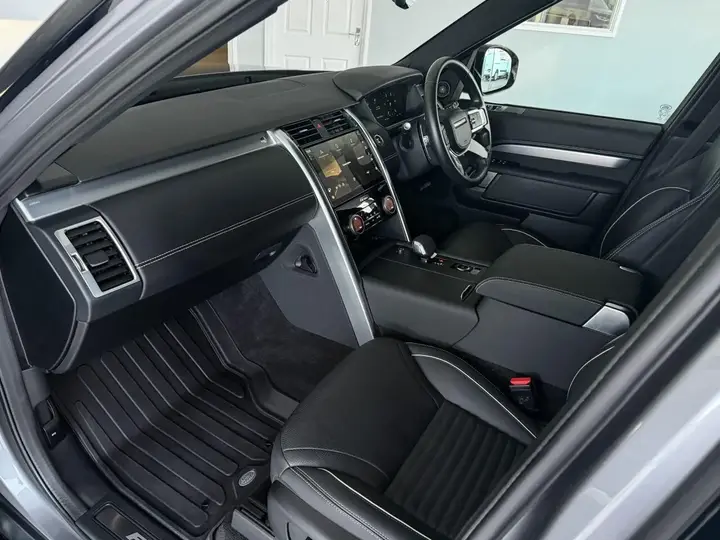 Land Rover Discovery 2023 photo 5
