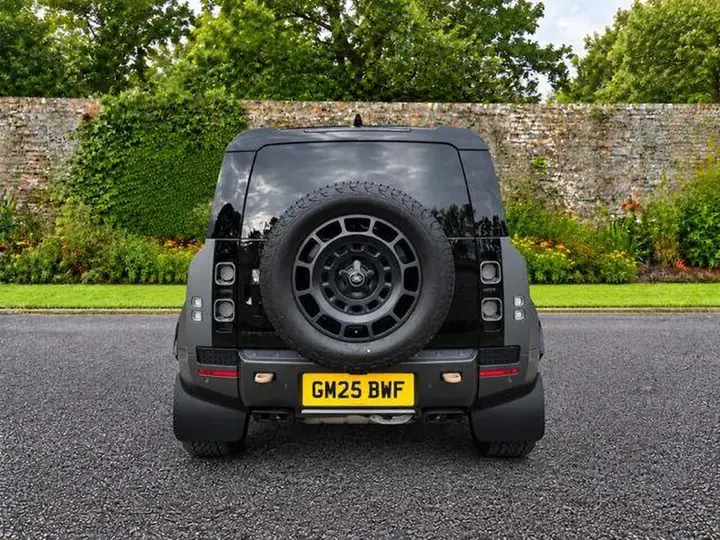 Land Rover Defender 110 2025 photo 5