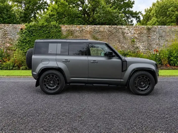 Land Rover Defender 110 2025 photo 4
