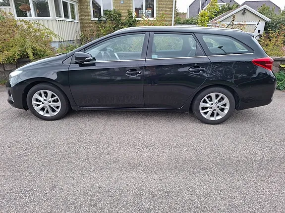 Toyota Auris 2013 photo 2