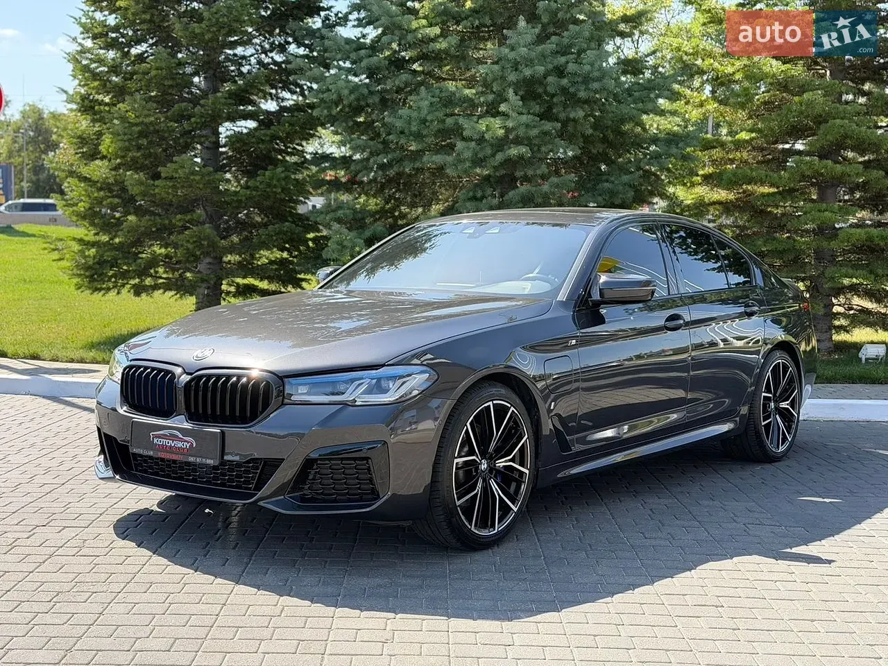 BMW 5 Series 2019 photo 2
