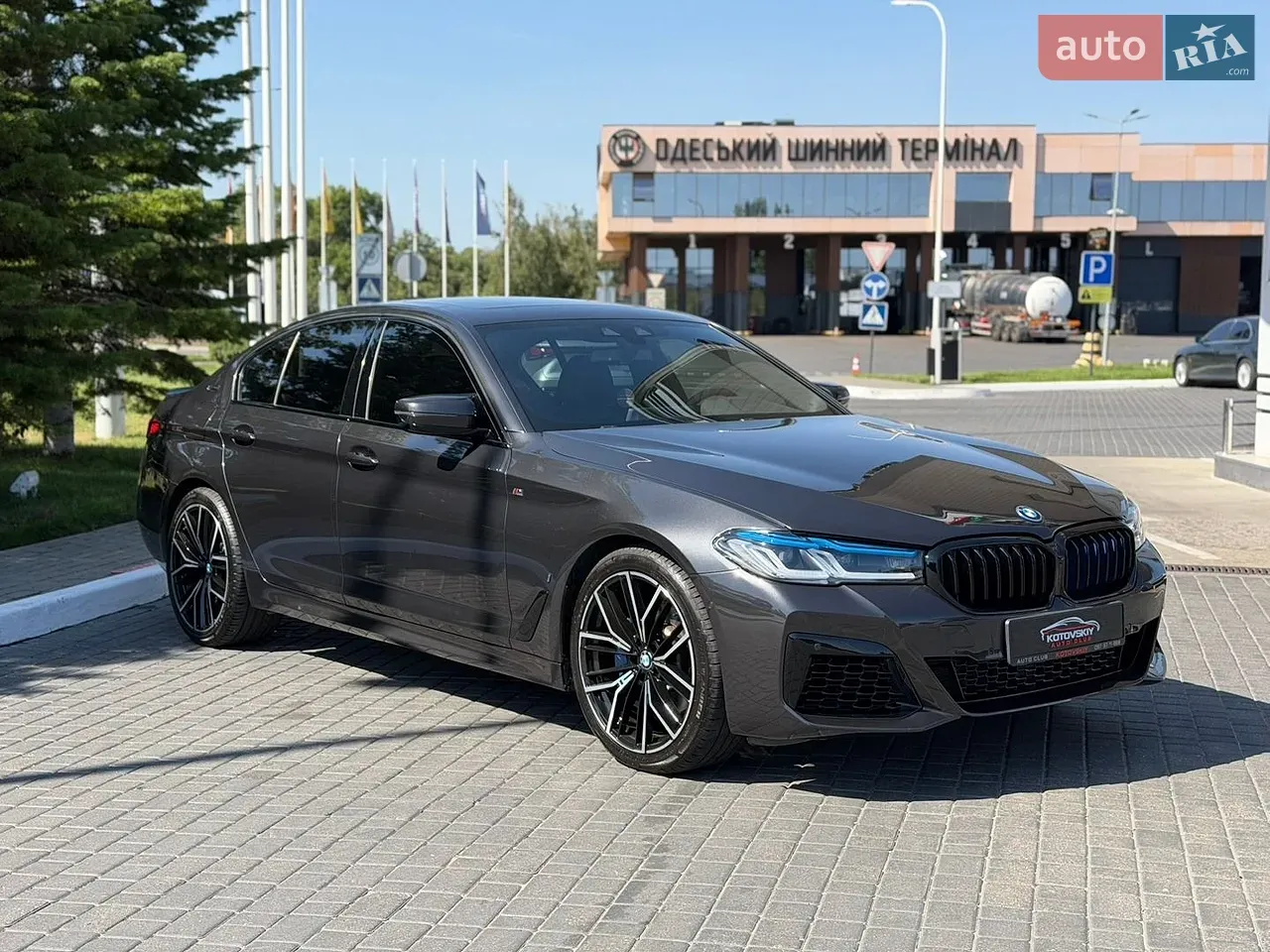 BMW 5 Series 2019 photo 3