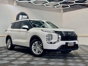 Mitsubishi Outlander 2023 photo 2