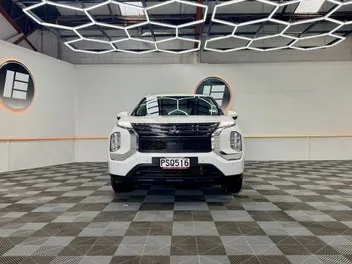 Mitsubishi Outlander 2023 photo 3