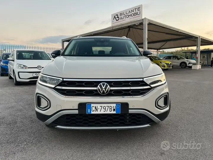 Volkswagen T-Roc 2023 photo 2