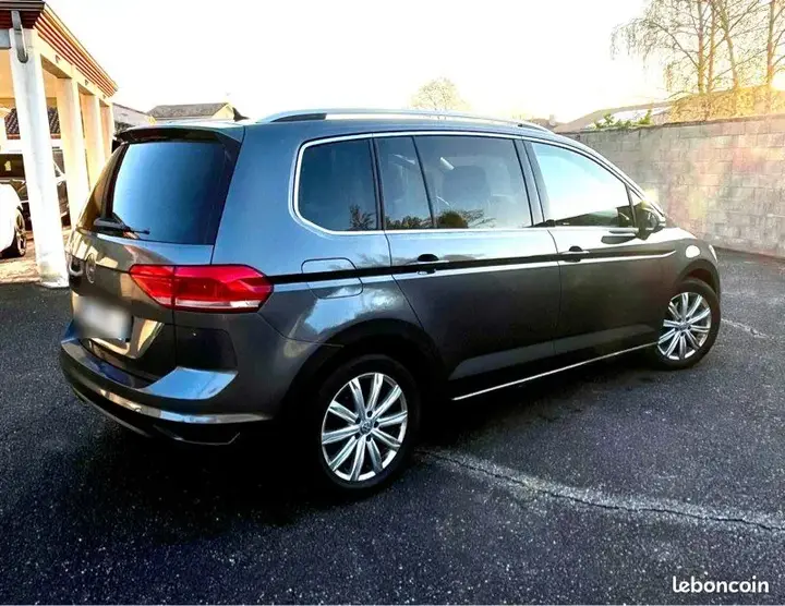 Volkswagen Touran 2018 photo 2