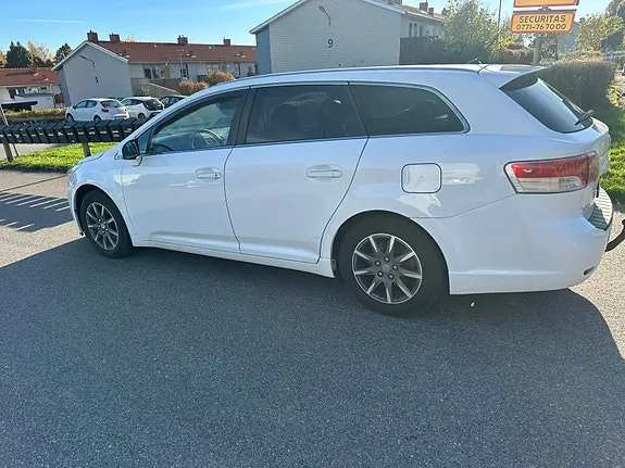 Toyota Avensis 2011 photo 3