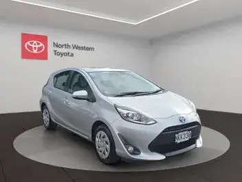 Toyota Aqua 2017 photo 2