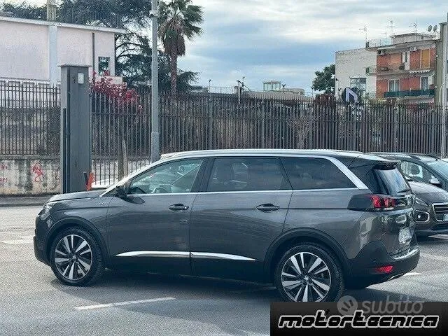 Peugeot 5008 2020 photo 2