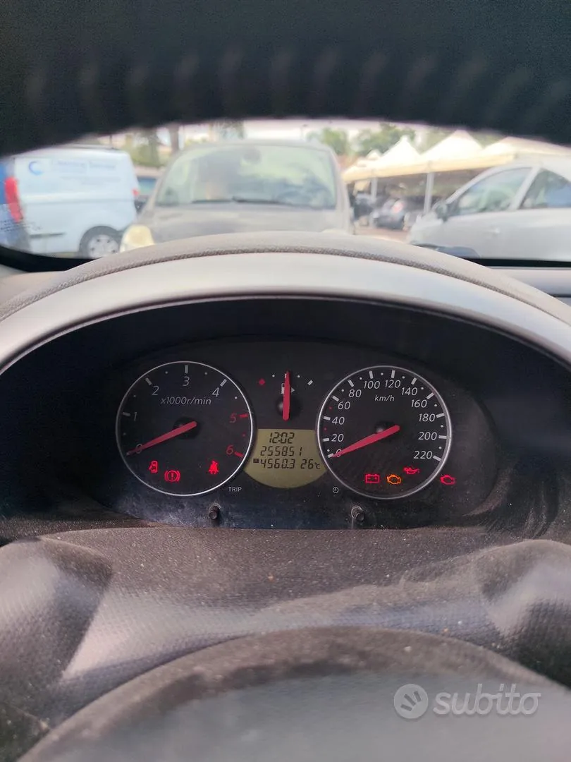 Nissan Micra 2006 photo 2