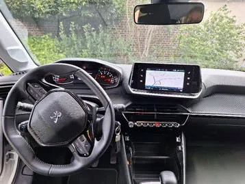 Peugeot 208 2022 photo 3