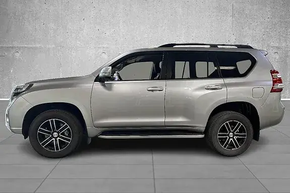 Toyota Land Cruiser 2016 photo 2