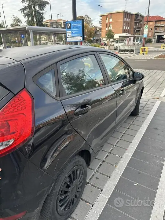 Ford Fiesta 2010 photo 2