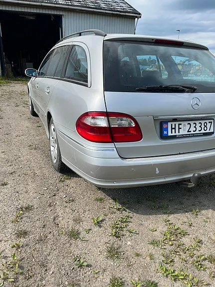 Mercedes-Benz E220 D 2003 photo 4