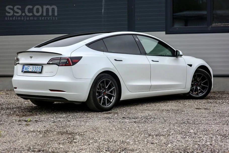Tesla Model 3 2021 photo 2