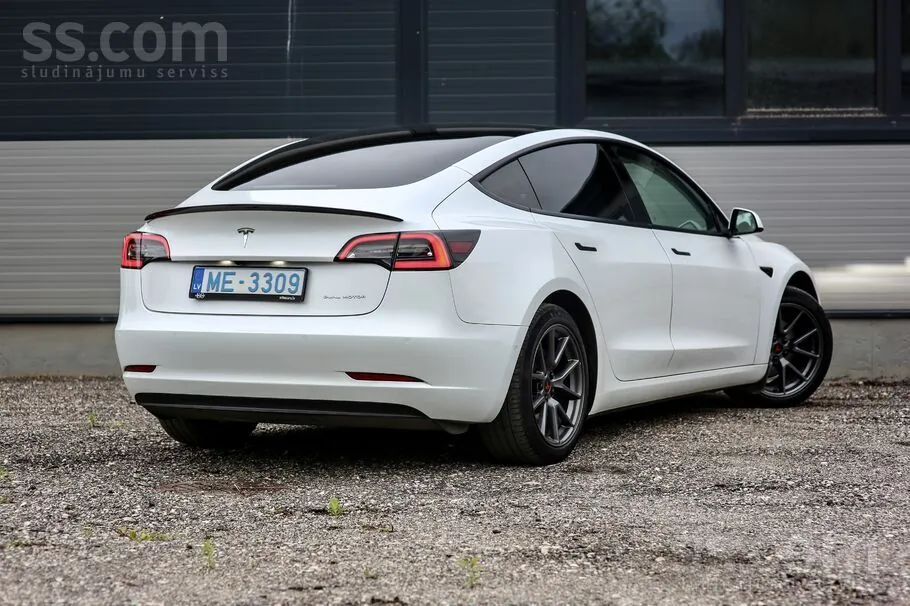Tesla Model 3 2021 photo 3