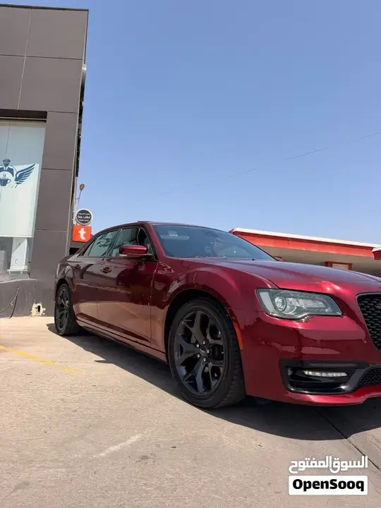 Chrysler 300 2023 photo 2
