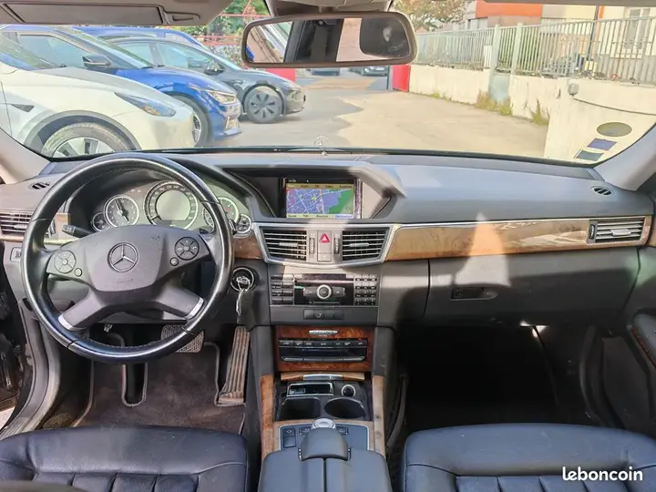 Mercedes-Benz E-Class 2009 photo 2