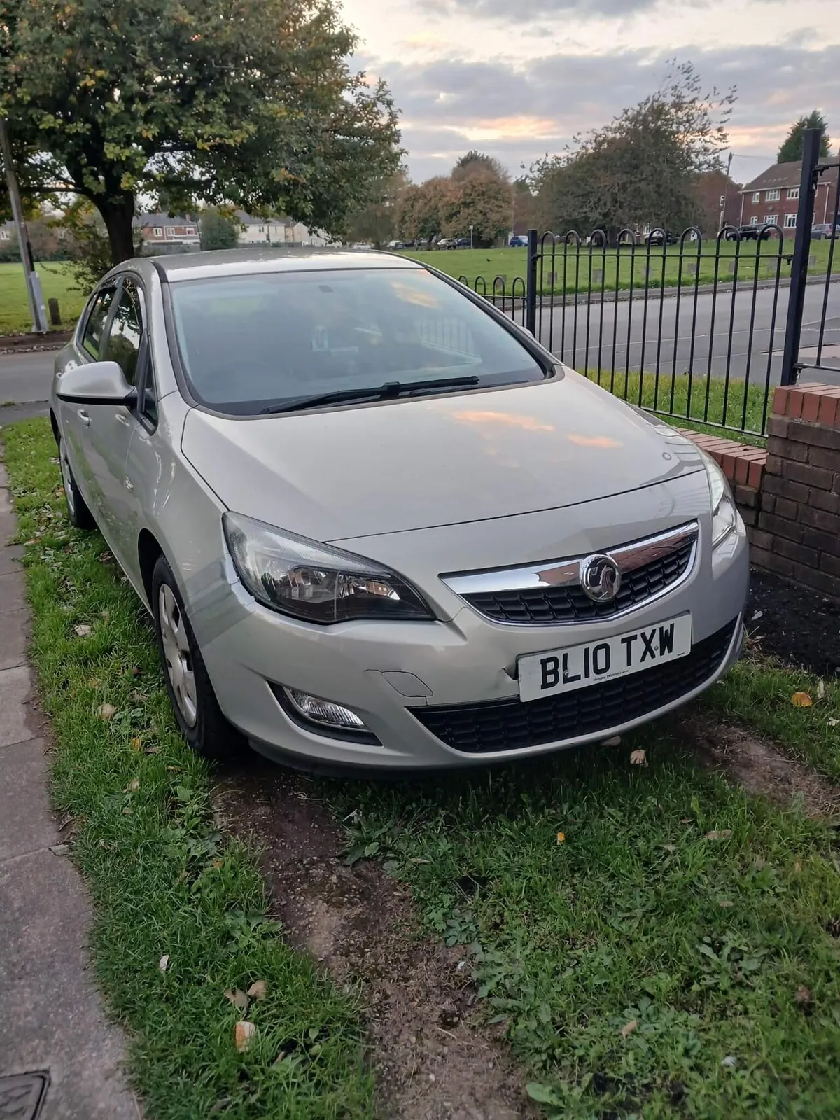 Vauxhall Astra 2010 photo 3