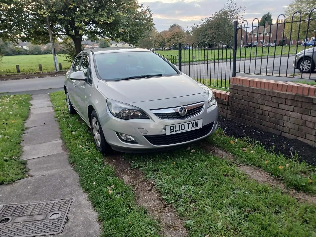 Vauxhall Astra 2010 photo 2