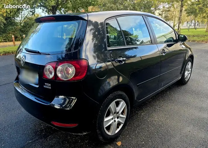 Volkswagen Golf 2011 photo 2
