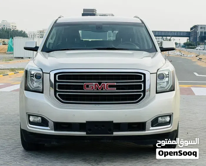 GMC Yukon 2015 photo 2